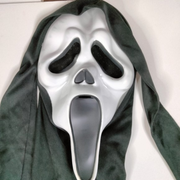 Scream Ghost Face Adult Costume Hooded Halloween Mask Fun World Easter Unlimited - Picture 4 of 9
